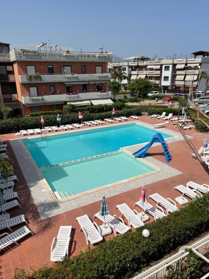 Taormina Mare Piscina Fondachello Apartman Fondachello  Kültér fotó